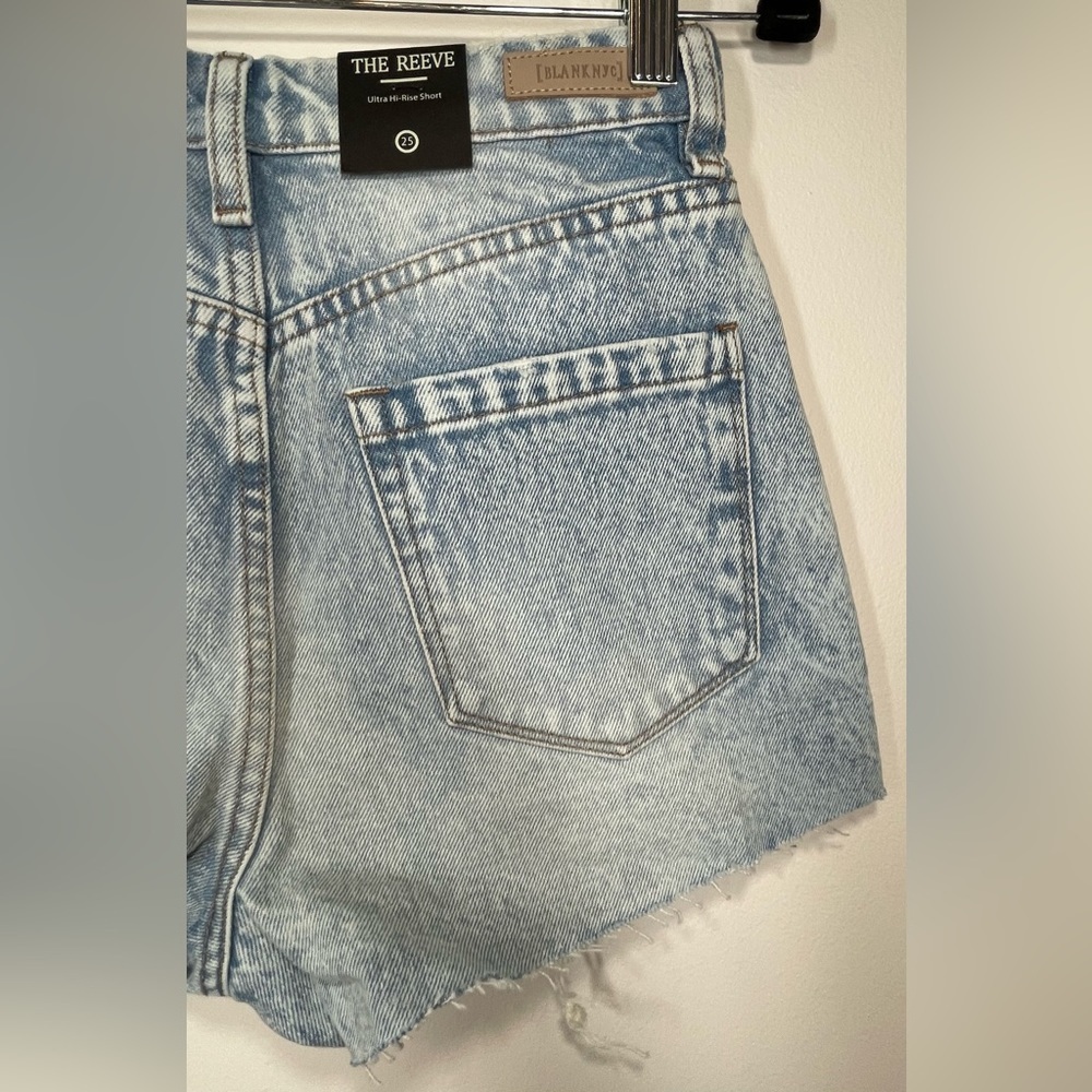 NWT BLANKNYC The Reeve Ultra High-Rise Frayed Hem Light Denim Shorts Size 25 - Picture 9 of 14